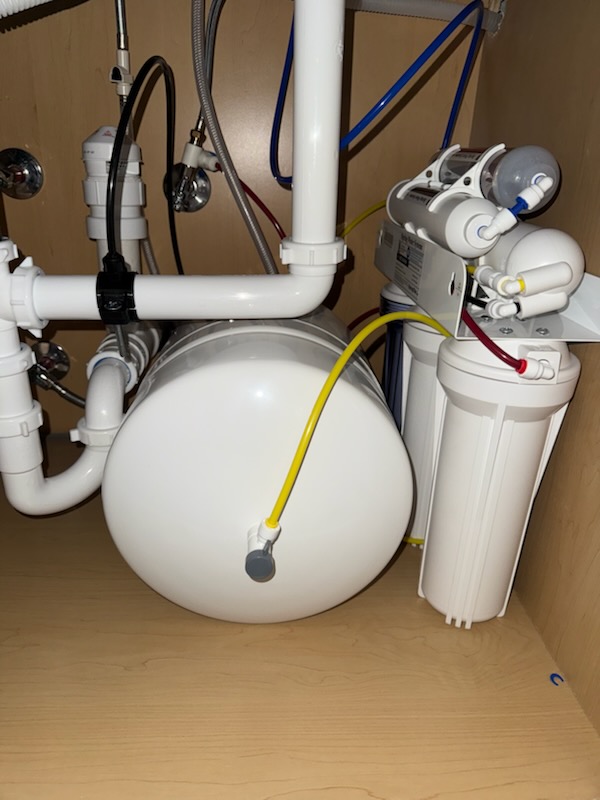 Under-sink storage tank and filter